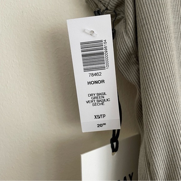 Aritzia Sunday Best Honor Tank in Dry Basil Green NWT - Picture 6 of 10